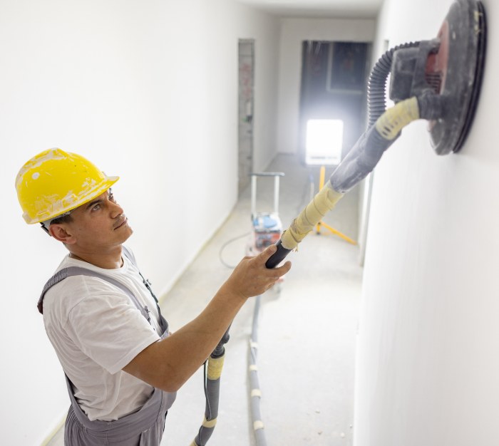 house painter using an sanding vacuum machine for a house – Dixon Painting